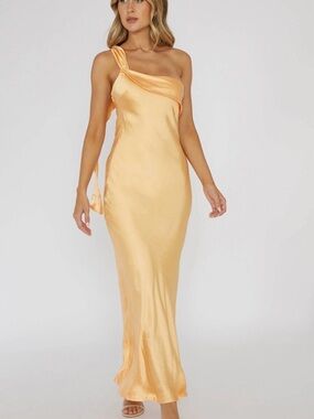 Selfie Leslie One-Shoulder Satin Gown in Peachy Apricot
